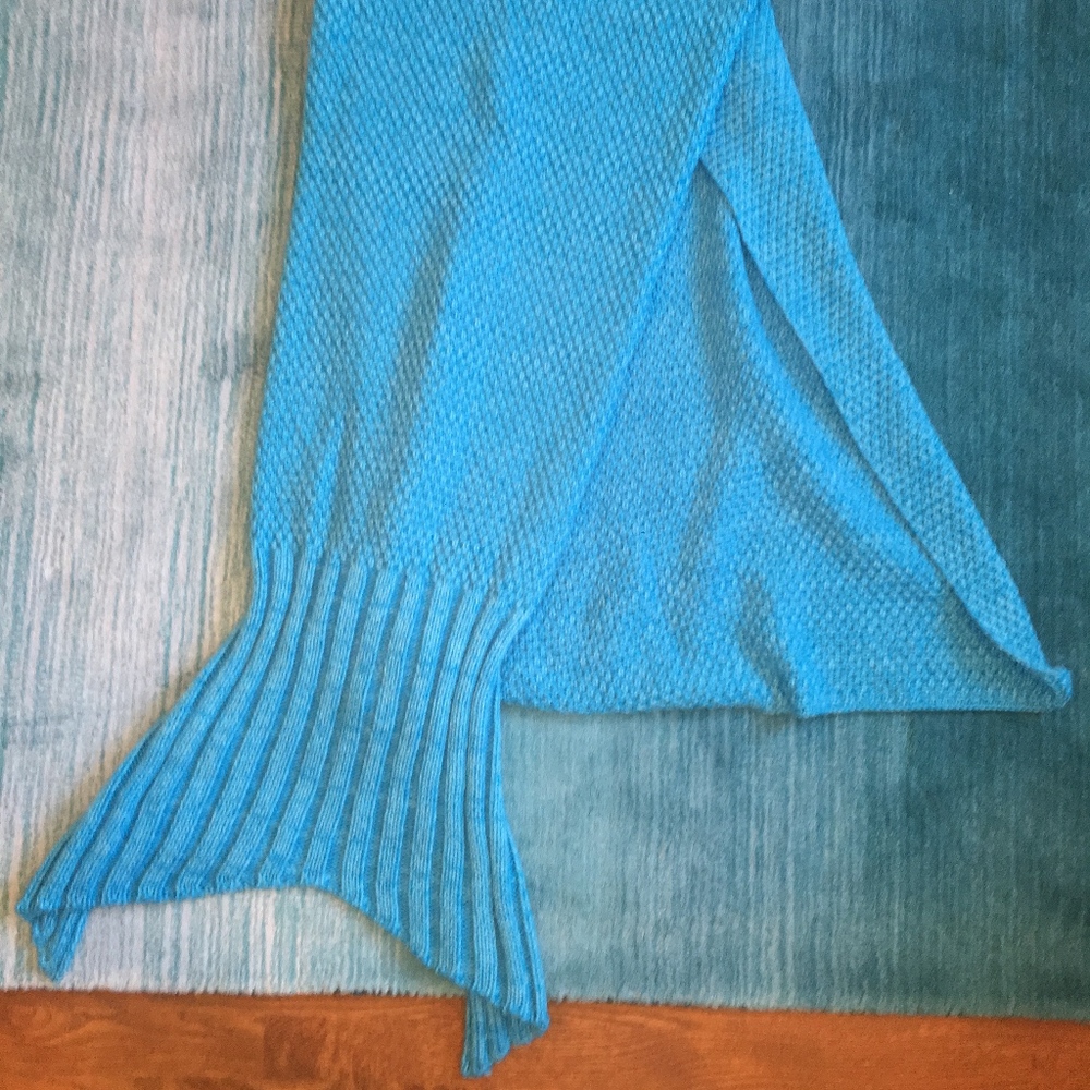 Pretty Blue Mermaid Tail Blanket